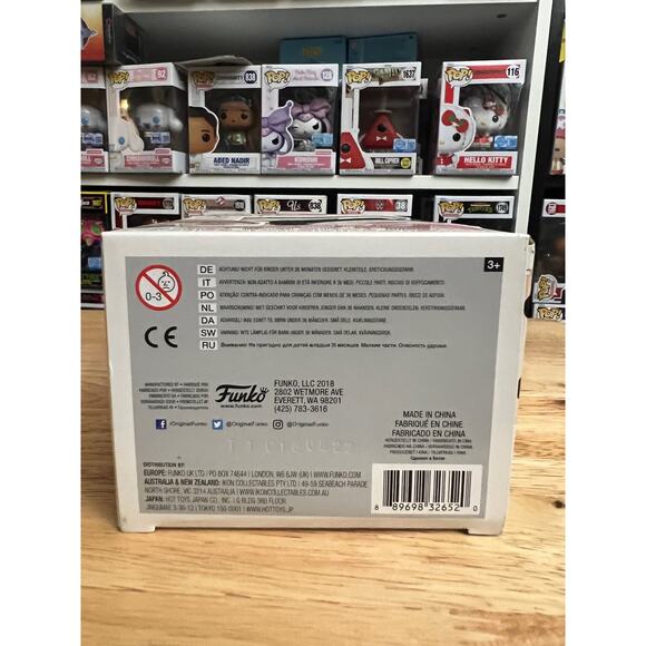 VAULTED EXCLUSIVE BLACK & WHITE Lucy Ricardo Funko Pop #654 Ball Lucille Ball - Picture 6 of 6